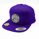Casquette Snapback violette vue de trois quarts